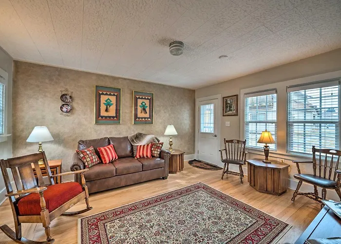Well-equipped Cottage: 2 Mi To Rodeo!